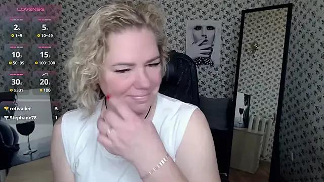 unsual_milf from StripChat is Freechat