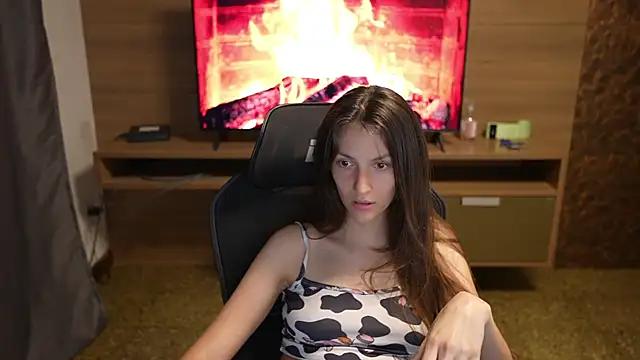 Check-out your craziest wishes with our pick of gaming cams models, featuring big knockers, round tails and tight twats.