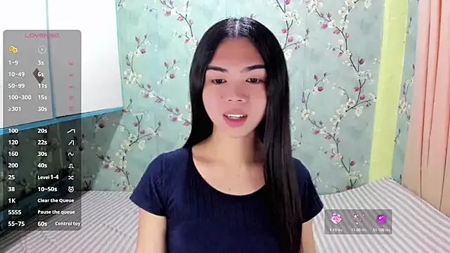 UrHotSexyShine from StripChat is Freechat