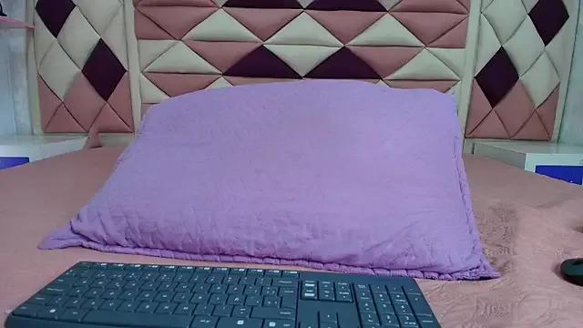 Check-out your craziest wishes with our pick of gaming cams models, featuring big knockers, round tails and tight twats.