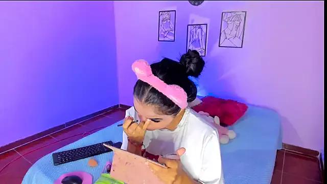 Check-out your craziest wishes with our pick of gaming cams models, featuring big knockers, round tails and tight twats.