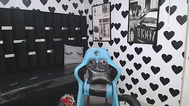 Check-out your craziest wishes with our pick of gaming cams models, featuring big knockers, round tails and tight twats.