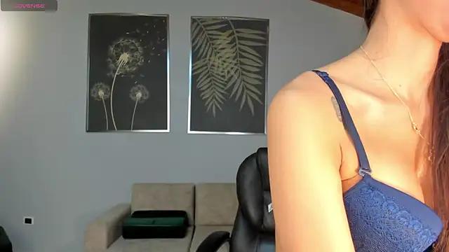 Check-out your craziest wishes with our pick of gaming cams models, featuring big knockers, round tails and tight twats.