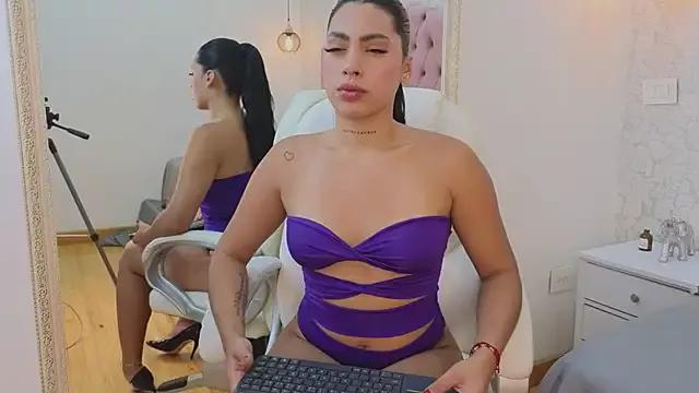 Check-out your craziest wishes with our pick of gaming cams models, featuring big knockers, round tails and tight twats.