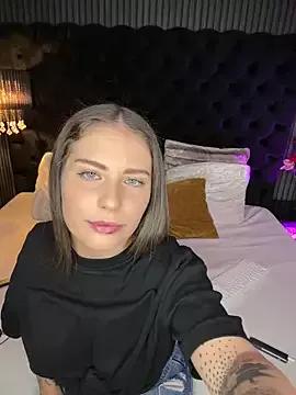 Photos of VanessaHart from StripChat is Freechat