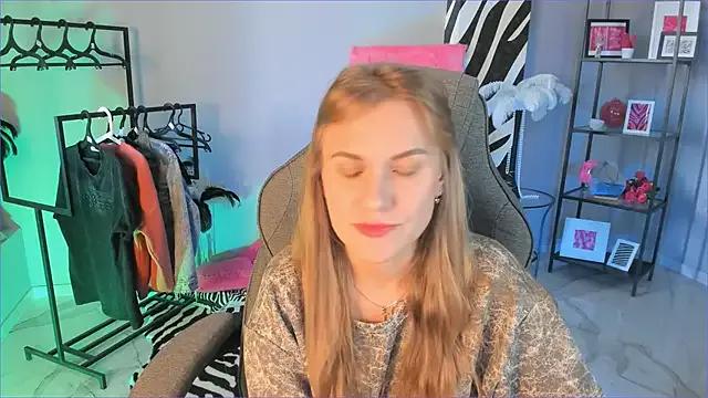 Check-out your craziest wishes with our pick of gaming cams models, featuring big knockers, round tails and tight twats.