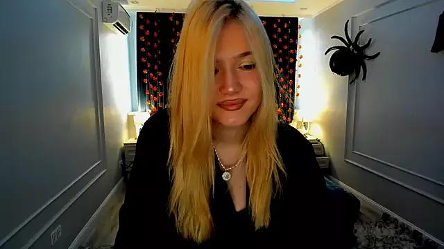 velvet_skyee from StripChat is Freechat