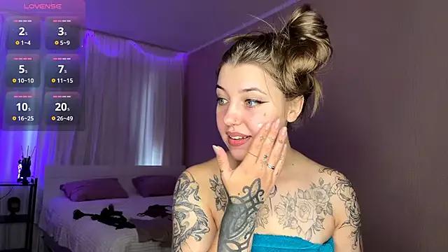 VelvetMiley from StripChat is Freechat
