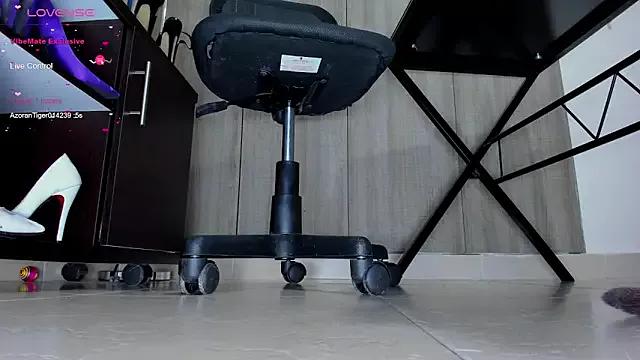 Check-out your craziest wishes with our pick of gaming cams models, featuring big knockers, round tails and tight twats.