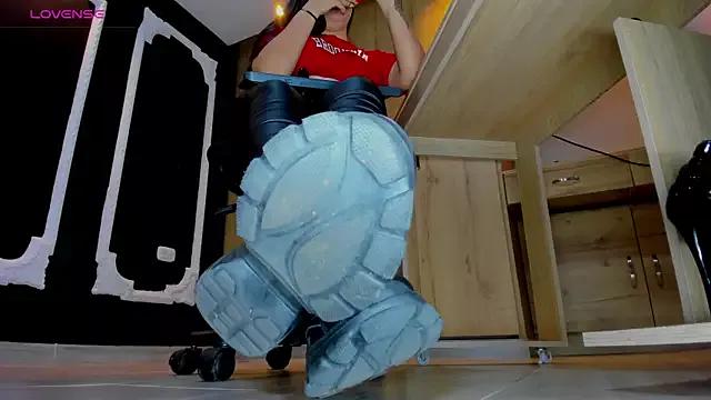 Check-out your craziest wishes with our pick of gaming cams models, featuring big knockers, round tails and tight twats.