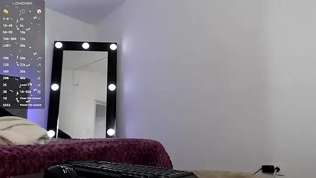 veronica_summerqs from StripChat is Freechat