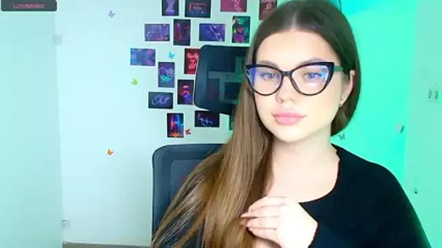 Violetta_Brilliant from StripChat is Freechat