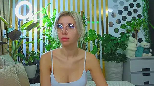 Violetttttta from StripChat is Freechat