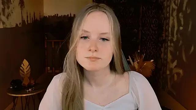 VivienLeeigh from StripChat is Freechat