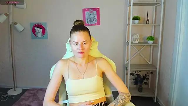Check-out your craziest wishes with our pick of gaming cams models, featuring big knockers, round tails and tight twats.
