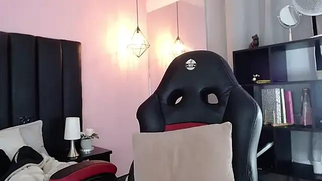 WandaScarlett from StripChat is Freechat