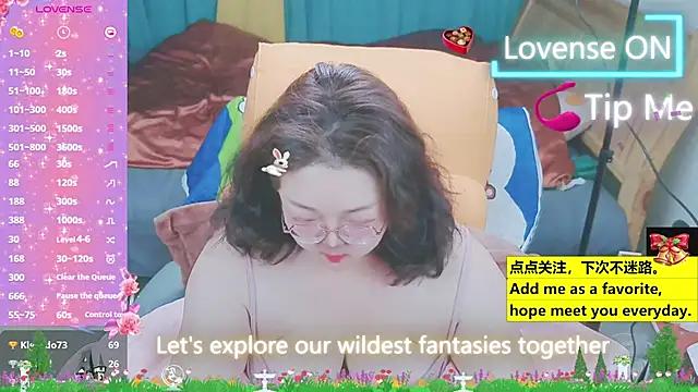 Weiwei5200 from StripChat