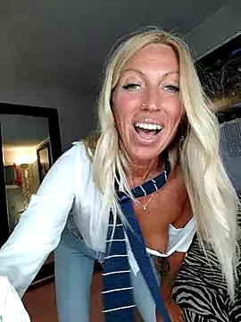 Weloveblue from StripChat is Freechat