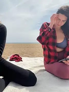 Check-out your craziest wishes with our pick of gaming cams models, featuring big knockers, round tails and tight twats.