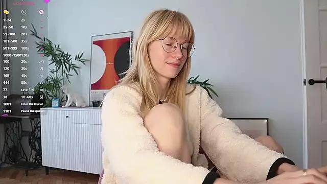 WhiteAnni from StripChat is Freechat