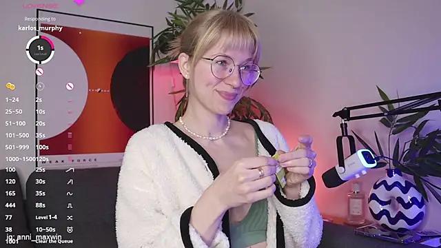 Check-out your craziest wishes with our pick of gaming cams models, featuring big knockers, round tails and tight twats.