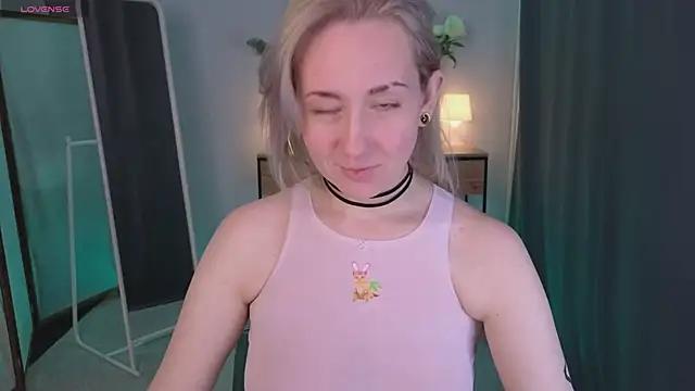 Winona_White from StripChat is Freechat