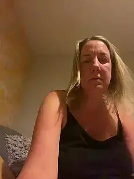 X-Victoria-X from StripChat is Freechat