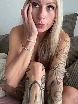 Check-out your craziest wishes with our pick of gaming cams models, featuring big knockers, round tails and tight twats.