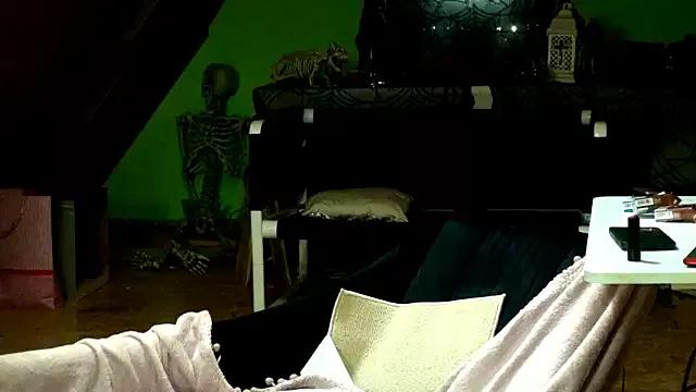 xNaughtyNatali from StripChat is Freechat