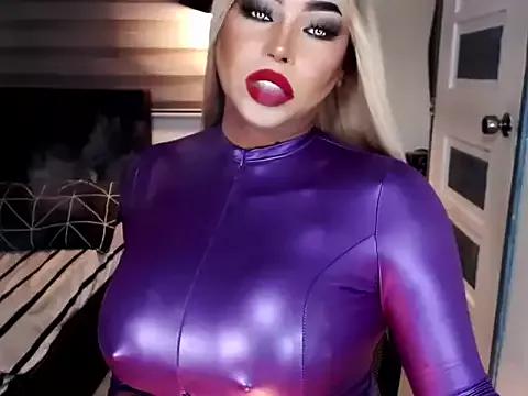 Check-out your craziest wishes with our pick of gaming cams models, featuring big knockers, round tails and tight twats.