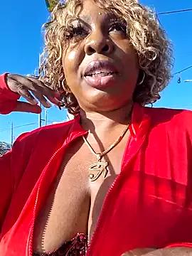 XXXLollipopsJuicy from StripChat is Freechat