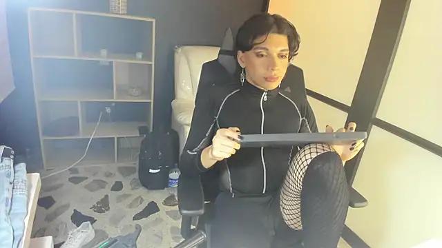 YarisWhite from StripChat is Freechat