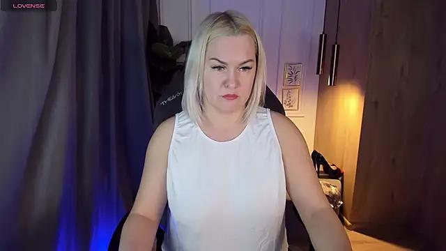 Check-out your craziest wishes with our pick of gaming cams models, featuring big knockers, round tails and tight twats.