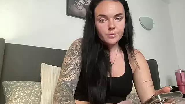 Check-out your craziest wishes with our pick of gaming cams models, featuring big knockers, round tails and tight twats.