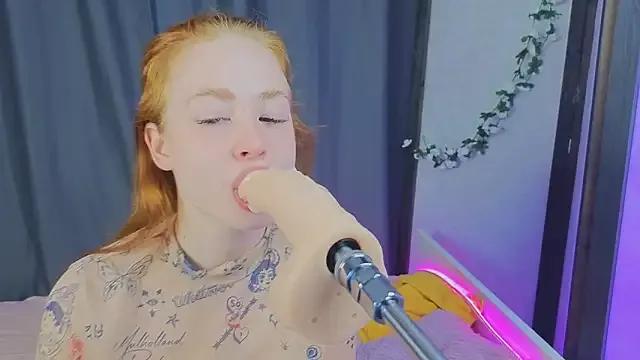 Young_redbabe from StripChat is Freechat
