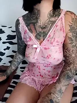 Check-out your craziest wishes with our pick of gaming cams models, featuring big knockers, round tails and tight twats.
