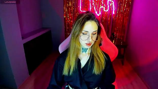 Check-out your craziest wishes with our pick of gaming cams models, featuring big knockers, round tails and tight twats.