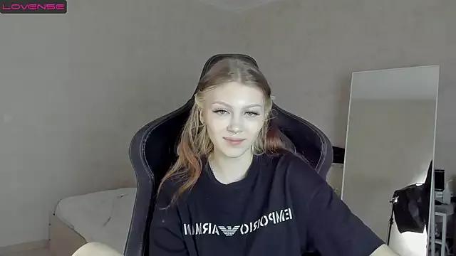 YunaRosse from StripChat is Freechat