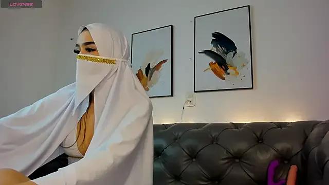 Zahra_milks from StripChat is Freechat