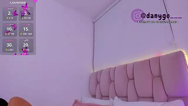 Check-out your craziest wishes with our pick of gaming cams models, featuring big knockers, round tails and tight twats.