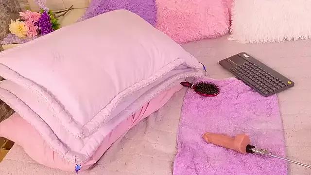 Check-out your craziest wishes with our pick of gaming cams models, featuring big knockers, round tails and tight twats.