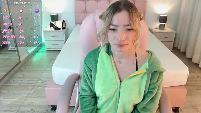 Check-out your craziest wishes with our pick of gaming cams models, featuring big knockers, round tails and tight twats.