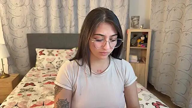 zoe_moon18 from StripChat is Freechat