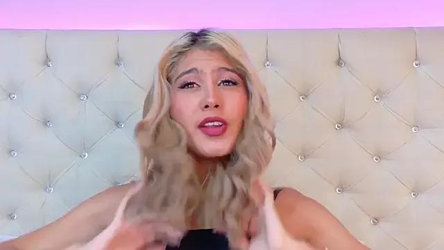 ZoehAngel from StripChat is Freechat