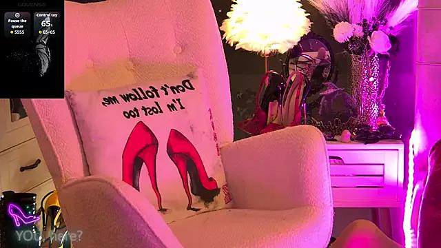 Check-out your craziest wishes with our pick of gaming cams models, featuring big knockers, round tails and tight twats.