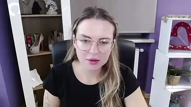 Check-out your craziest wishes with our pick of gaming cams models, featuring big knockers, round tails and tight twats.